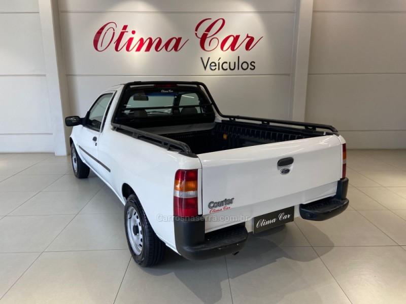 COURIER 1.6 L 8V FLEX MANUAL - 2004 - FLORES DA CUNHA