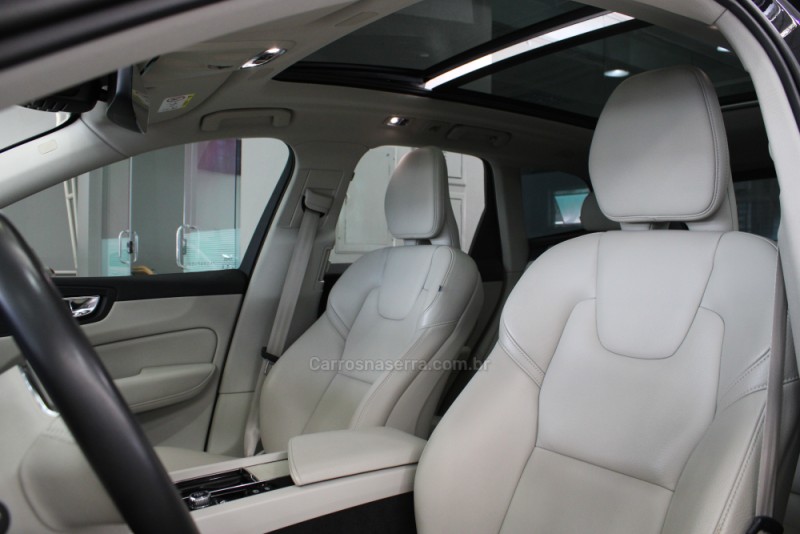 XC60 2.0 T8 MOMENTUM HYBRID GASOLINA 4P AUTOMÁTICO - 2020 - CAXIAS DO SUL