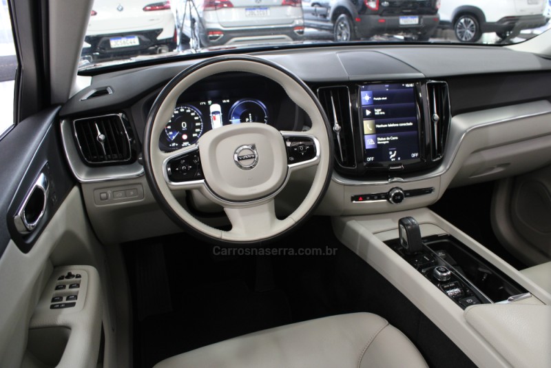 XC60 2.0 T8 MOMENTUM HYBRID GASOLINA 4P AUTOMÁTICO - 2020 - CAXIAS DO SUL