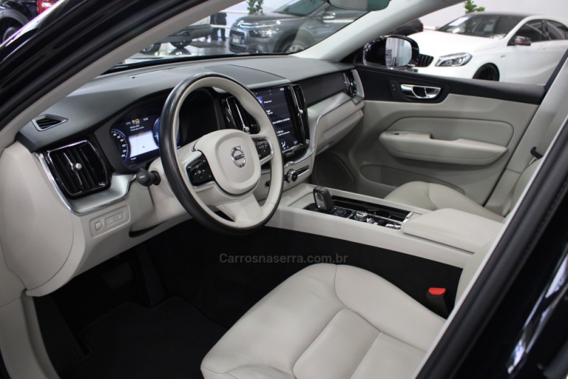 XC60 2.0 T8 MOMENTUM HYBRID GASOLINA 4P AUTOMÁTICO - 2020 - CAXIAS DO SUL