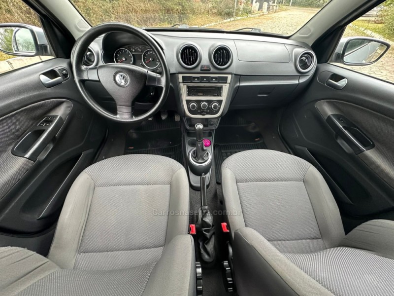 VOYAGE 1.0 MI TRENDLINE 8V FLEX 4P MANUAL - 2011 - NOVA PRATA