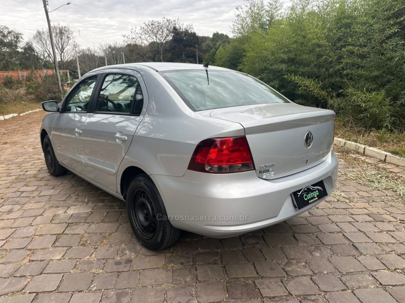 VOYAGE 1.0 MI TRENDLINE 8V FLEX 4P MANUAL - 2011 - NOVA PRATA