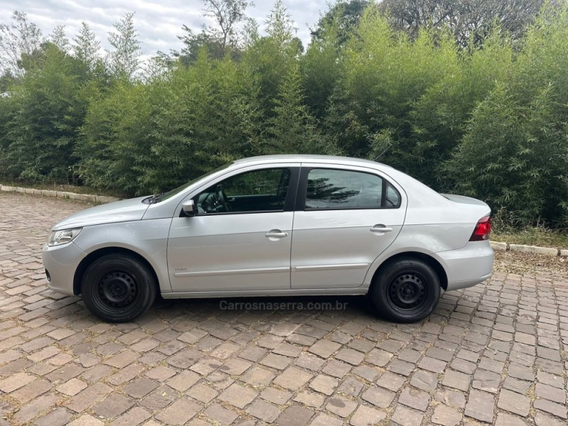 VOYAGE 1.0 MI TRENDLINE 8V FLEX 4P MANUAL - 2011 - NOVA PRATA