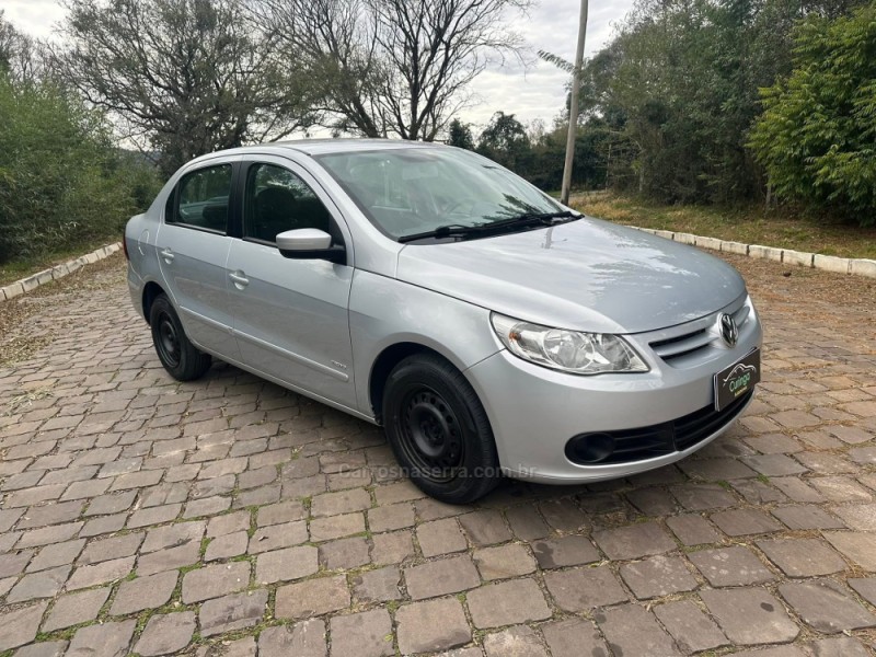VOYAGE 1.0 MI TRENDLINE 8V FLEX 4P MANUAL - 2011 - NOVA PRATA