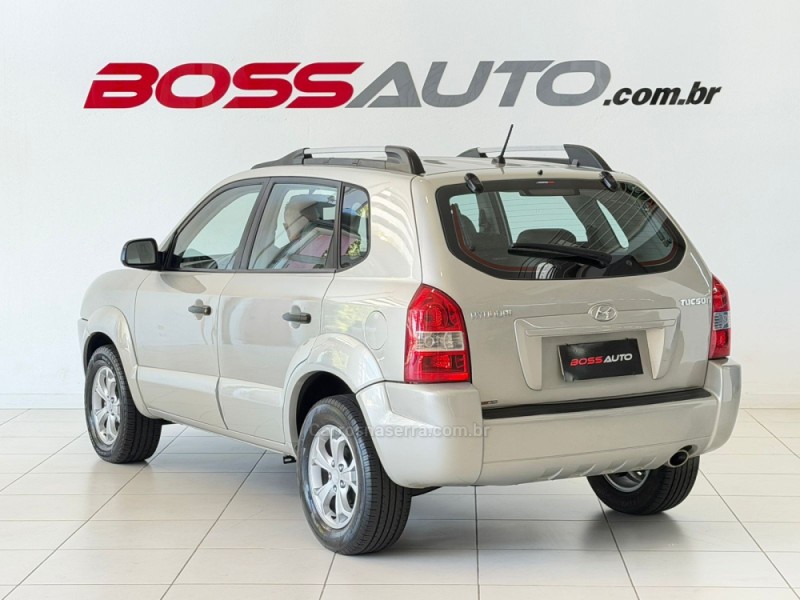 TUCSON 2.0 MPFI GL 16V 142CV 2WD GASOLINA 4P MANUAL - 2012 - CAXIAS DO SUL