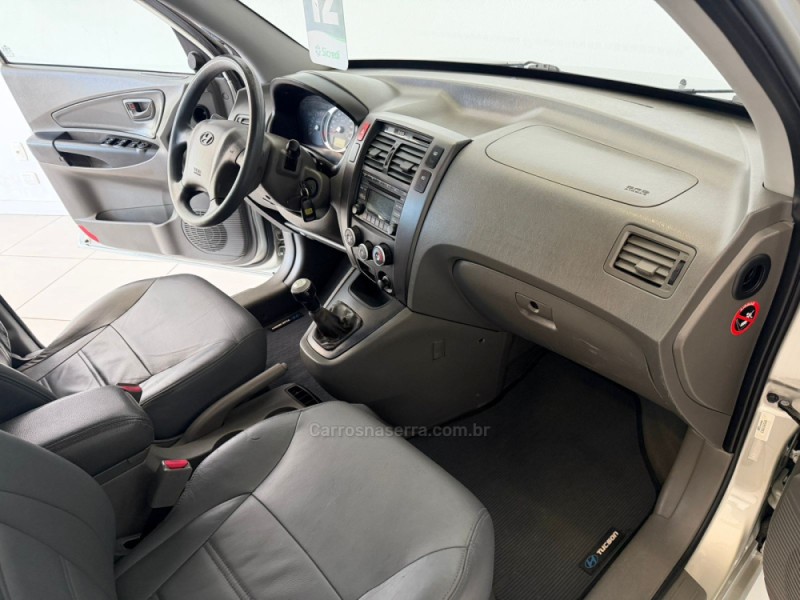 TUCSON 2.0 MPFI GL 16V 142CV 2WD GASOLINA 4P MANUAL - 2012 - CAXIAS DO SUL