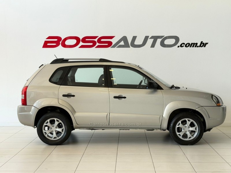 TUCSON 2.0 MPFI GL 16V 142CV 2WD GASOLINA 4P MANUAL - 2012 - CAXIAS DO SUL