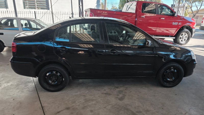 POLO SEDAN 1.6 MI 8V FLEX 4P MANUAL - 2011 - CAXIAS DO SUL