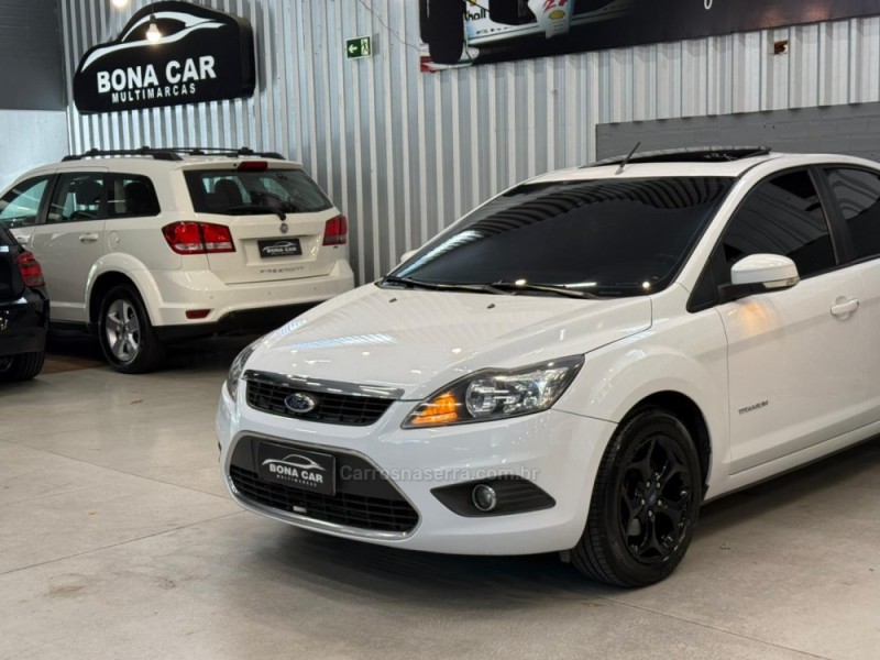 FOCUS 2.0 TITANIUM HATCH 16V FLEX 4P AUTOMÁTICO - 2013 - CAXIAS DO SUL