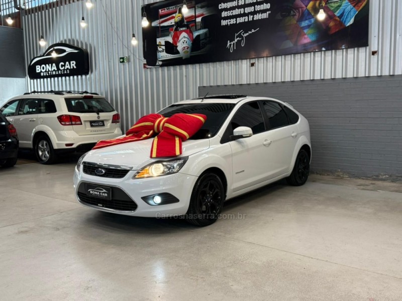 focus 2.0 titanium hatch 16v flex 4p automatico 2013 caxias do sul