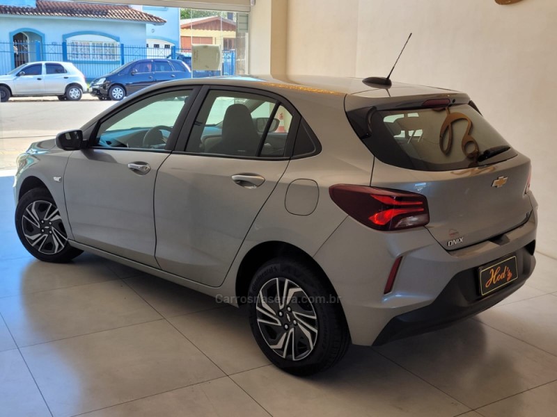 ONIX 1.0 LT 12V FLEX 4P MANUAL - 2025 - CANELA