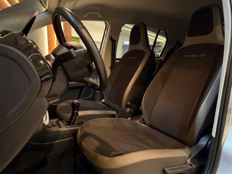UP 1.0 TSI CROSS 12V FLEX 4P MANUAL - 2016 - NOVO HAMBURGO