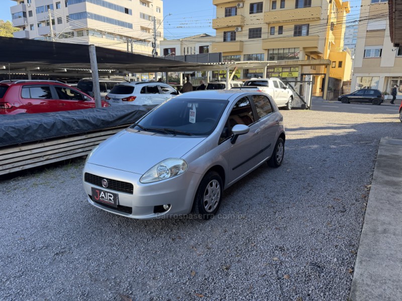 PUNTO 1.4 ATTRACTIVE 8V FLEX 4P MANUAL - 2011 - GARIBALDI