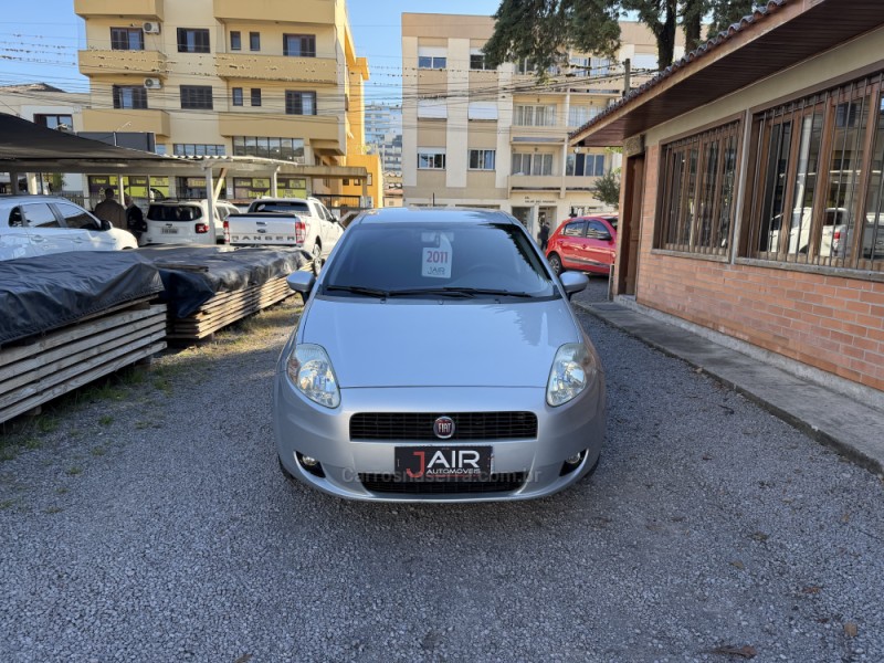 PUNTO 1.4 ATTRACTIVE 8V FLEX 4P MANUAL - 2011 - GARIBALDI
