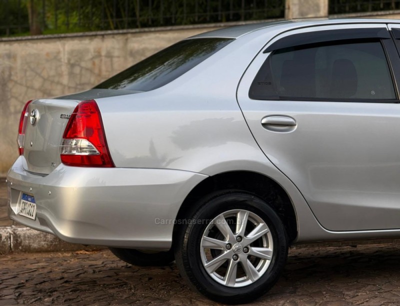 ETIOS 1.5 X PLUS SEDAN 16V FLEX 4P AUTOMÁTICO - 2019 - DOIS IRMãOS