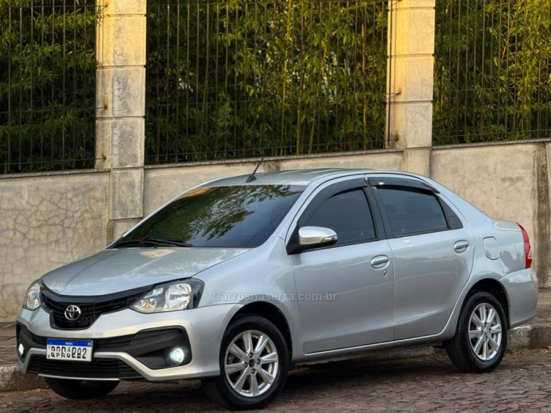 ETIOS 1.5 X PLUS SEDAN 16V FLEX 4P AUTOMÁTICO