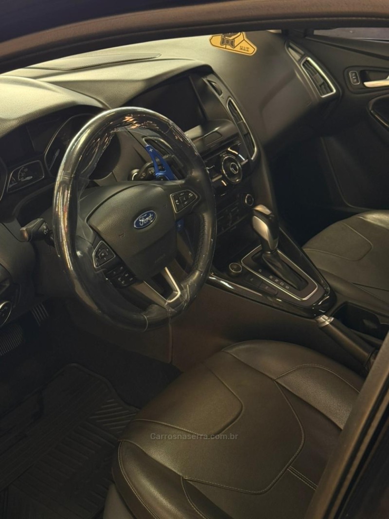 FOCUS 2.0 TITANIUM PLUS 16V FLEX 4P AUTOMÁTICO - 2017 - CAXIAS DO SUL