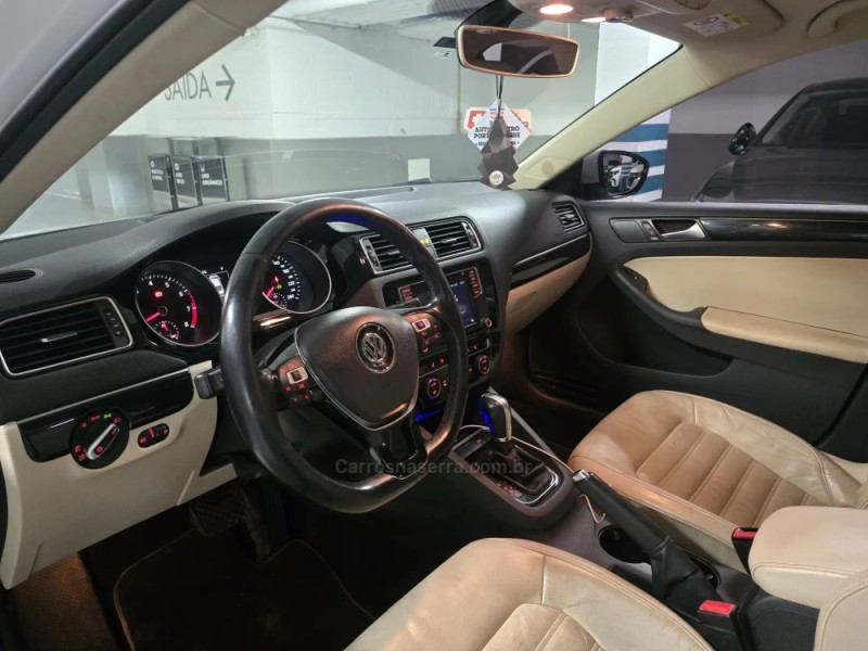 JETTA 2.0 TSI HIGHLINE 211CV GASOLINA 4P DSG - 2017 - PORTO ALEGRE