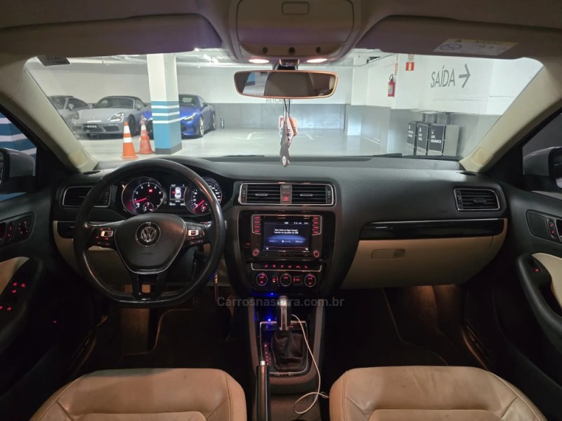 JETTA 2.0 TSI HIGHLINE 211CV GASOLINA 4P DSG - 2017 - PORTO ALEGRE