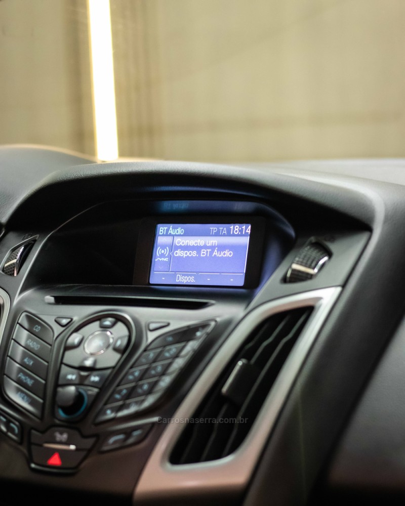 FOCUS 2.0 SE HATCH 16V FLEX 4P AUTO - 2014 - CAXIAS DO SUL