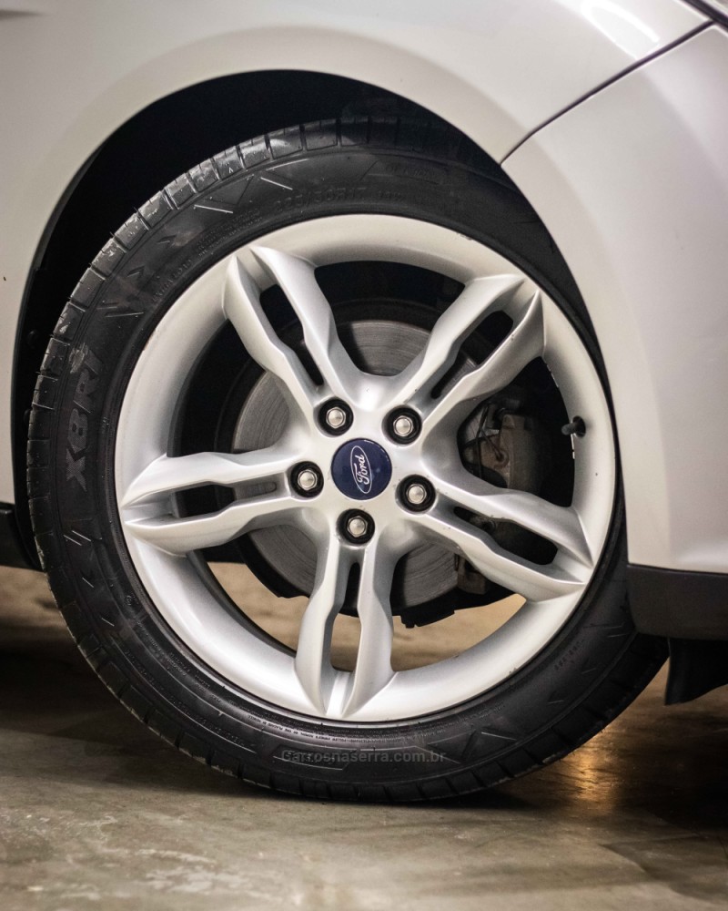 FOCUS 2.0 SE HATCH 16V FLEX 4P AUTO - 2014 - CAXIAS DO SUL