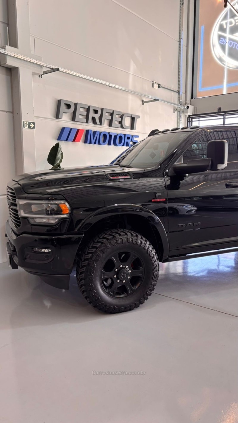 RAM 6.7 3500 LARAMIE 4X4 CD 6 CILINDROS TURBO DIESEL 4P AUTOMÁTICO - 2022 - BENTO GONçALVES