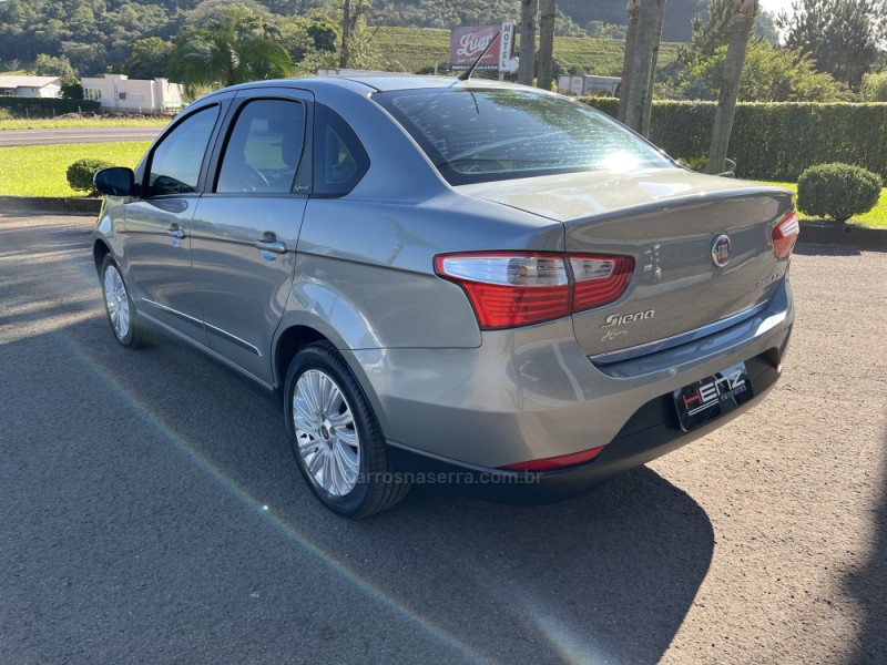 GRAND SIENA 1.6 MPI ESSENCE 16V FLEX 4P MANUAL - 2015 - BOM PRINCíPIO