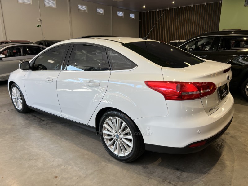 FOCUS 2.0 TITANIUM FASTBACK 16V FLEX 4P AUTOMÁTICO - 2016 - CAXIAS DO SUL