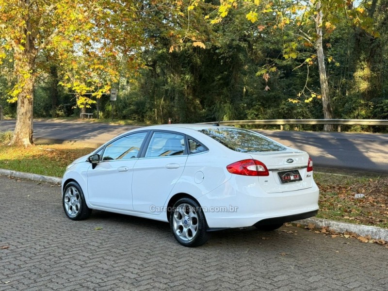 FIESTA 1.6 SE SEDAN 16V FLEX 4P MANUAL - 2013 - DOIS IRMãOS