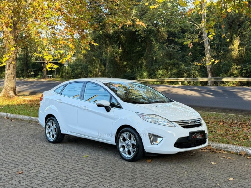 FIESTA 1.6 SE SEDAN 16V FLEX 4P MANUAL - 2013 - DOIS IRMãOS