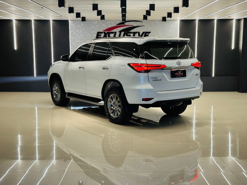 HILUX SW4 2.8 4X4 SRX PLATINUM TURBO DIESEL 4P AUTOMÁTICO - 2024 - CAXIAS DO SUL