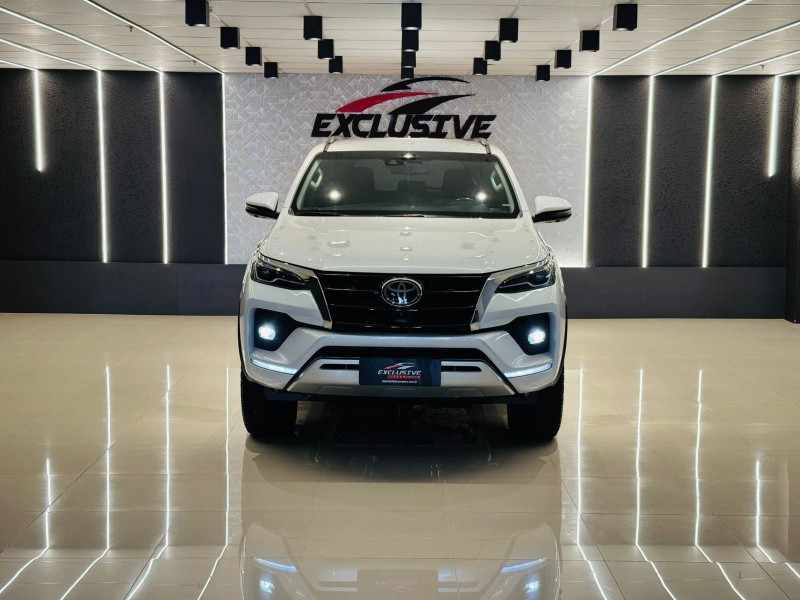 HILUX SW4 2.8 4X4 SRX PLATINUM TURBO DIESEL 4P AUTOMÁTICO - 2024 - CAXIAS DO SUL