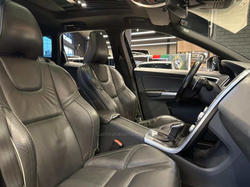 XC60 2.0 T6 R DESIGN TURBO GASOLINA 4P AUTOMÁTICO - 2015 - CAXIAS DO SUL