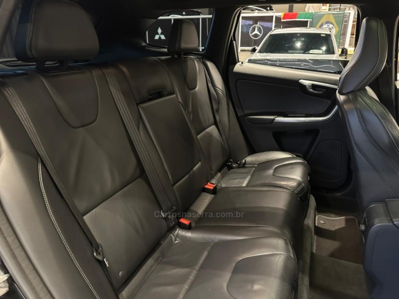 XC60 2.0 T6 R DESIGN TURBO GASOLINA 4P AUTOMÁTICO - 2015 - CAXIAS DO SUL