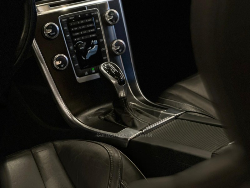 XC60 2.0 T6 R DESIGN TURBO GASOLINA 4P AUTOMÁTICO - 2015 - CAXIAS DO SUL
