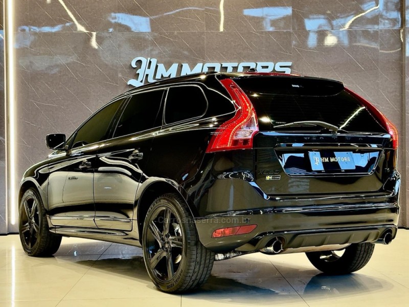 XC60 2.0 T6 R DESIGN TURBO GASOLINA 4P AUTOMÁTICO - 2015 - CAXIAS DO SUL