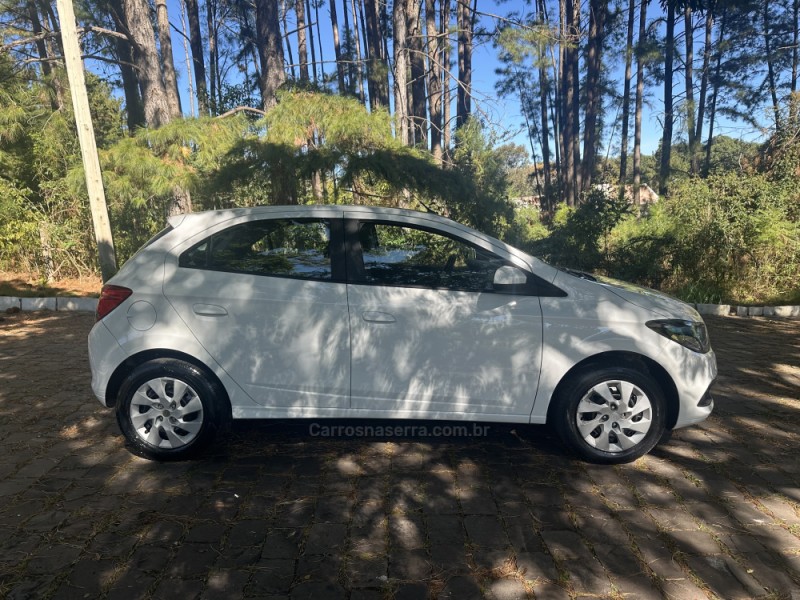 ONIX 1.4 MPFI LT 8V FLEX 4P MANUAL - 2016 - NOVA PRATA