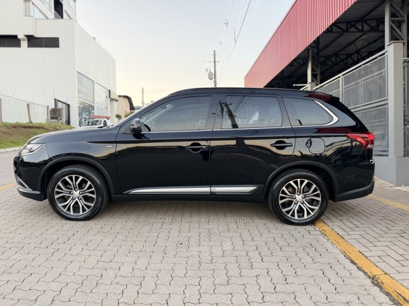 outlander 3.0 gt 4x4 v6 24v gasolina 4p automatico 2016 feliz