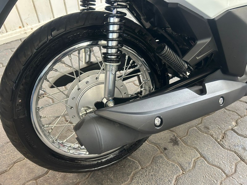 BIZ 125 ES - 2025 - TRêS COROAS