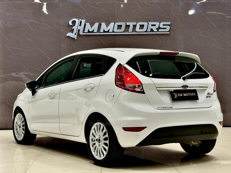 FIESTA 1.0 ECOBOOST TITANIUM PLUS HATCH 12V GASOLINA 4P AUTOMÁTICO - 2017 - CAXIAS DO SUL