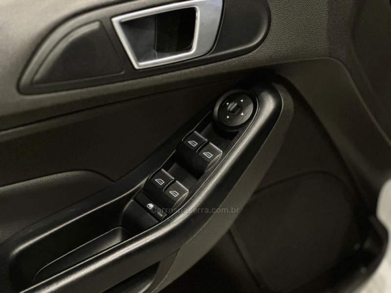 FIESTA 1.0 ECOBOOST TITANIUM PLUS HATCH 12V GASOLINA 4P AUTOMÁTICO - 2017 - CAXIAS DO SUL