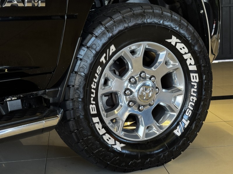 2500 LARAMIE 6.7 NIGHT ED TURBO CD 4X4 DIESEL 4P AUTOMÁTICO - 2024 - DOIS IRMãOS