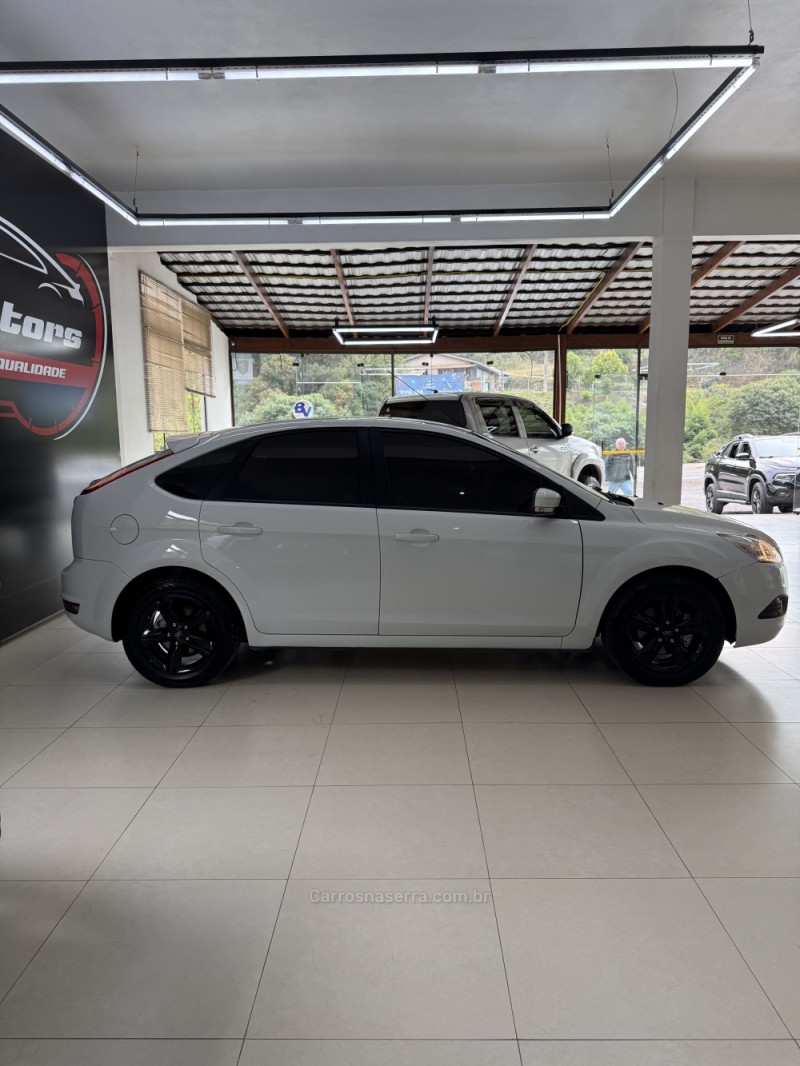 FOCUS 1.6 GLX 16V FLEX 4P MANUAL - 2013 - FARROUPILHA