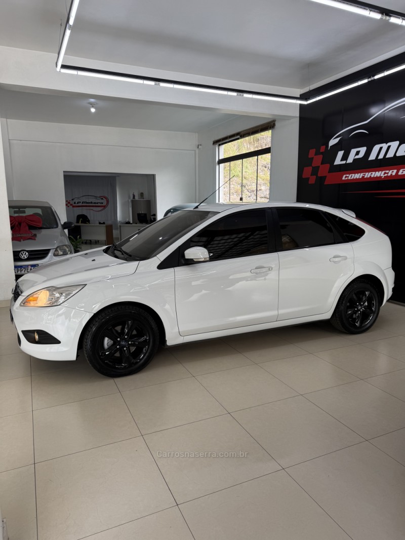 FOCUS 1.6 GLX 16V FLEX 4P MANUAL - 2013 - FARROUPILHA