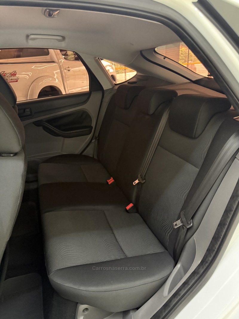 FOCUS 1.6 GLX 16V FLEX 4P MANUAL - 2013 - FARROUPILHA