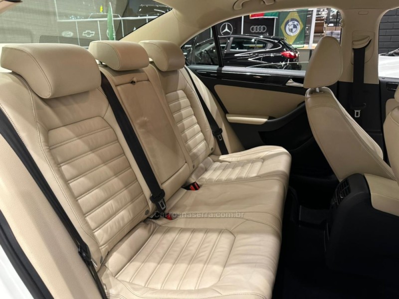 JETTA 2.0 TSI HIGHLINE 211CV GASOLINA 4P DSG - 2017 - CAXIAS DO SUL