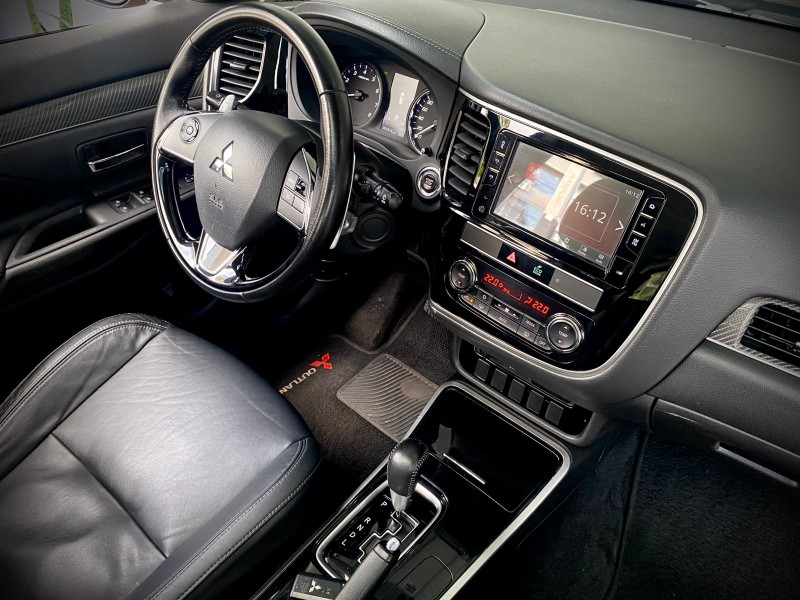 OUTLANDER 2.0 MIVEC HPE GASOLINA 4P AUTOMÁTICO - 2019 - LAJEADO