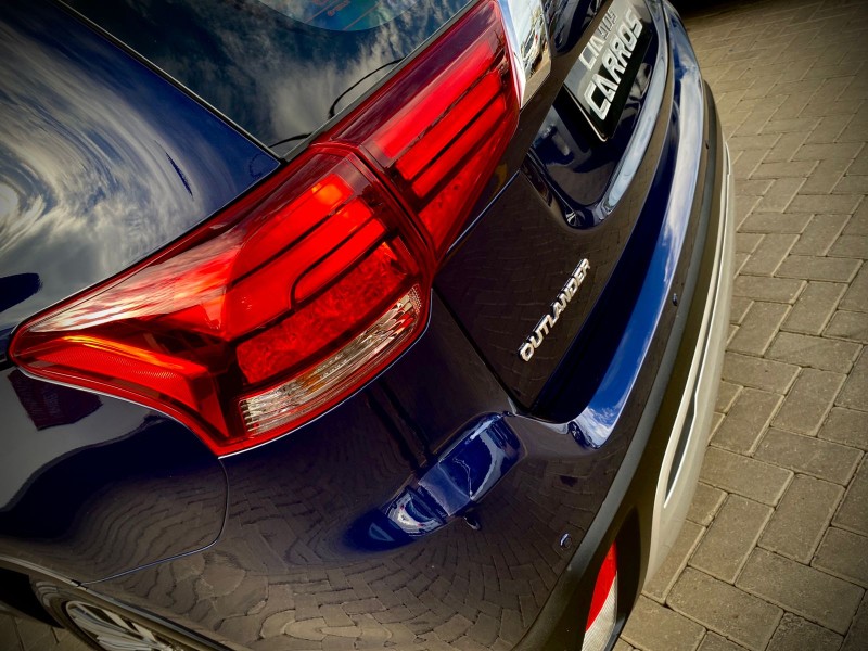 OUTLANDER 2.0 MIVEC HPE GASOLINA 4P AUTOMÁTICO - 2019 - LAJEADO