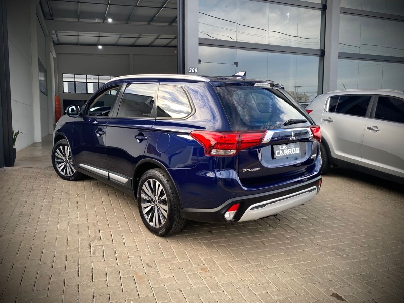OUTLANDER 2.0 MIVEC HPE GASOLINA 4P AUTOMÁTICO - 2019 - LAJEADO