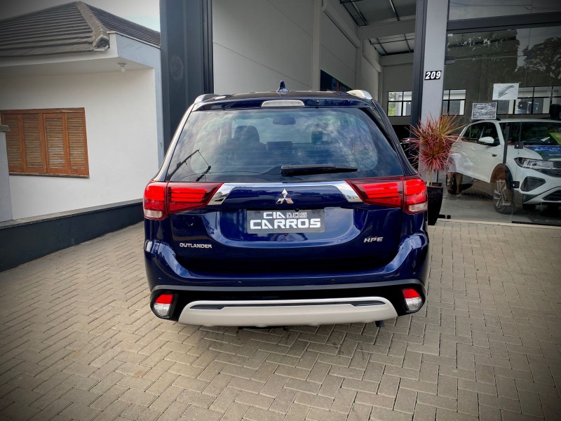 OUTLANDER 2.0 MIVEC HPE GASOLINA 4P AUTOMÁTICO - 2019 - LAJEADO